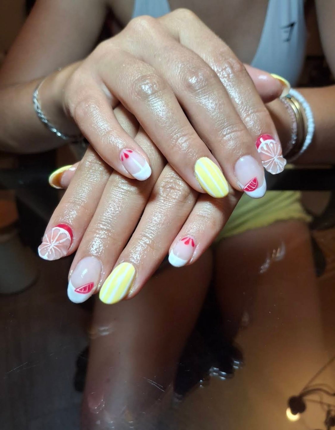 Pose en semi-permanent, teinte nude.